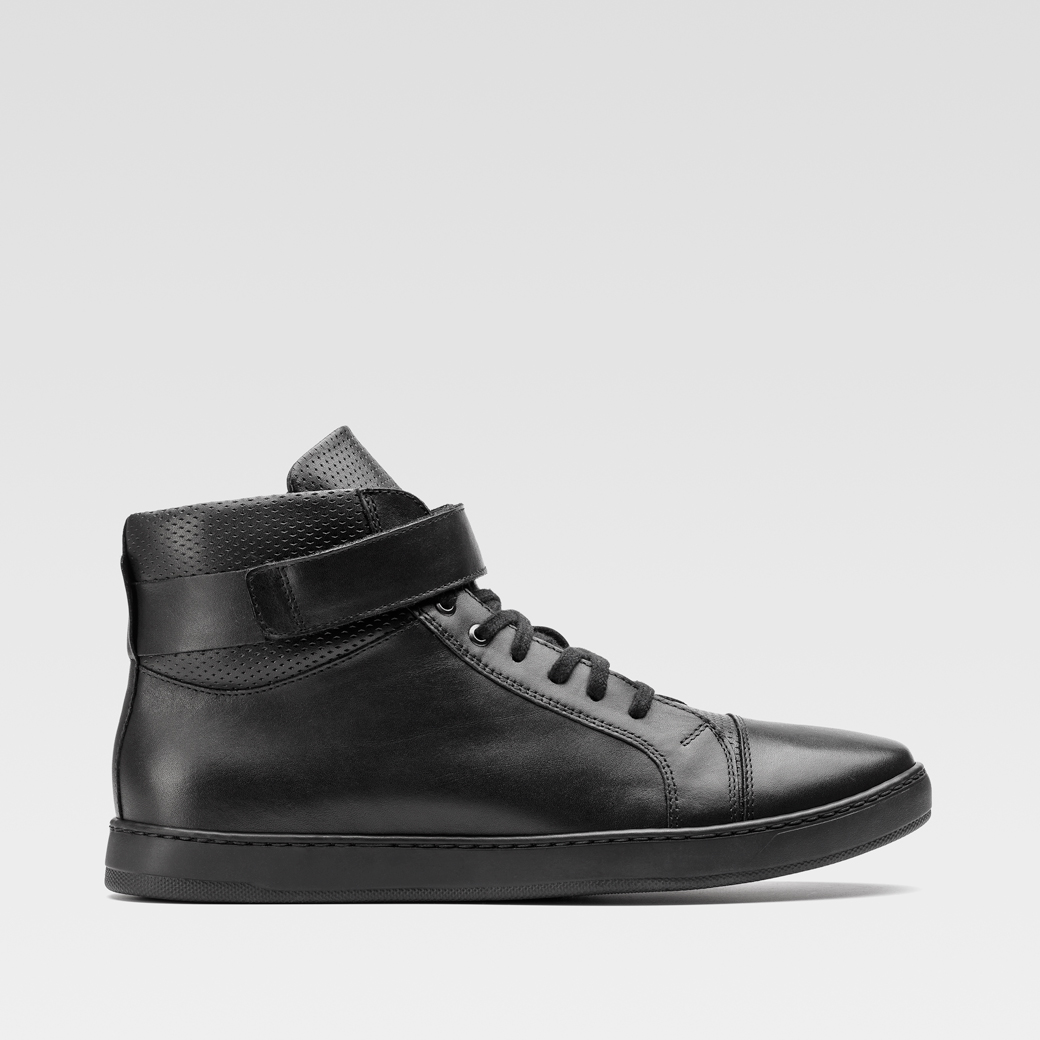 czarne wysokie buty packshot e-commerce